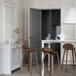 Gubi Bestlite BL2 Bordlampe -Umage Salgsbutik 3DBarStoolUnupholsteredWoodBaseWoodShell Y BarTable BL2TableLamp BL9Pendant 1600x1600 4