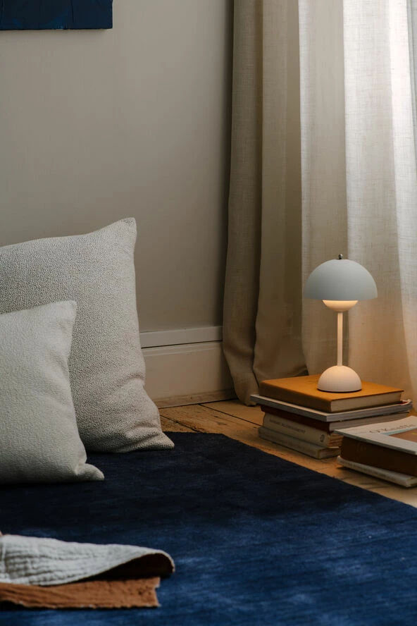 &Tradition Flowerpot Portable Lamp VP9, Matt White, Magnetic Charger 3 &Tradition Flowerpot Portable Lamp VP9, Matt White, Magnetic Charger - Billede 3