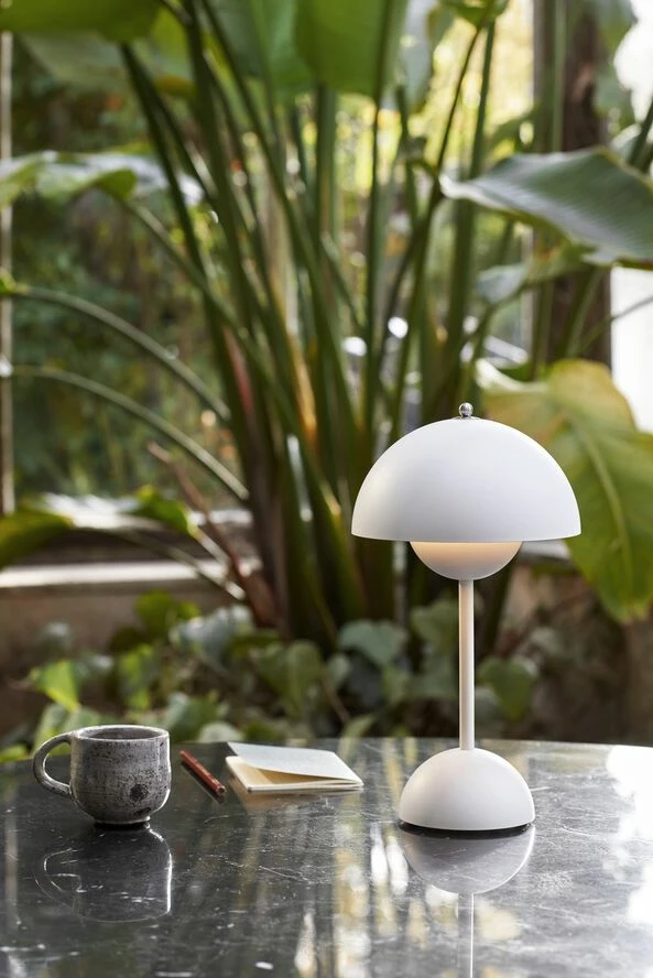 &Tradition Flowerpot Portable Lamp VP9, Matt White, Magnetic Charger 4 &Tradition Flowerpot Portable Lamp VP9, Matt White, Magnetic Charger - Billede 4