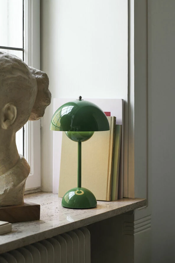 &Tradition Flowerpot Portable Lamp VP9, Signal Green, Magnetic Charger 2 &Tradition Flowerpot Portable Lamp VP9, Signal Green, Magnetic Charger - Billede 2