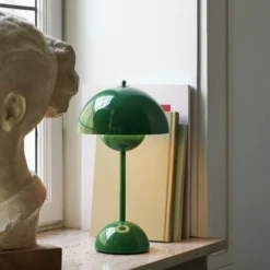 &Tradition Flowerpot Portable Lamp VP9, Signal Green, Magnetic Charger 8 &Tradition Flowerpot Portable Lamp VP9, Signal Green, Magnetic Charger -Umage Salgsbutik 5705385036655 1