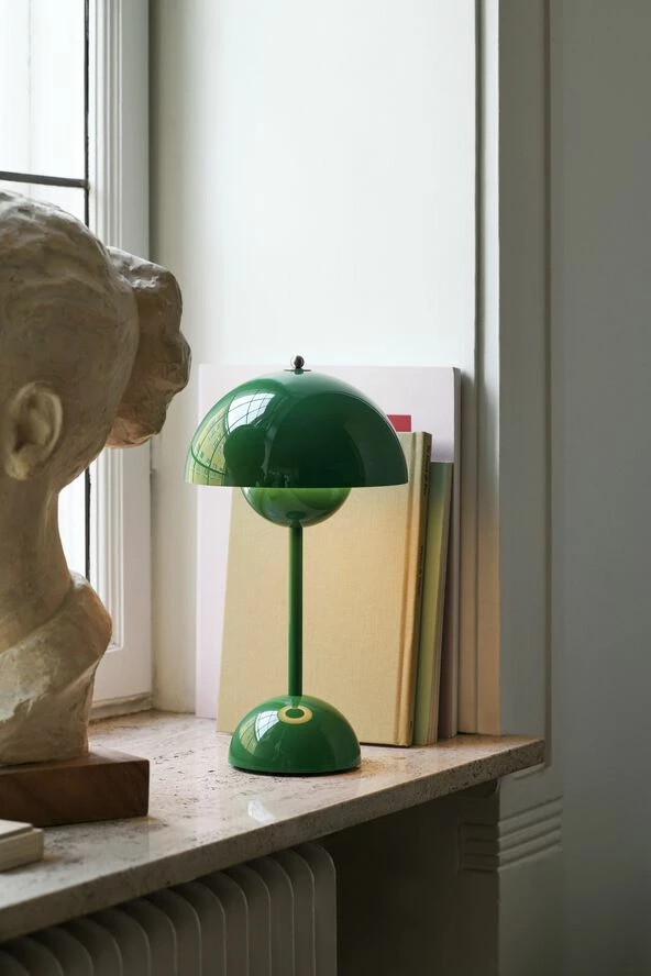 &Tradition Flowerpot Portable Lamp VP9, Signal Green, Magnetic Charger 3 &Tradition Flowerpot Portable Lamp VP9, Signal Green, Magnetic Charger - Billede 3