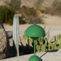 &Tradition Flowerpot Portable Lamp VP9, Signal Green, Magnetic Charger 11 &Tradition Flowerpot Portable Lamp VP9, Signal Green, Magnetic Charger -Umage Salgsbutik 5705385036655 4