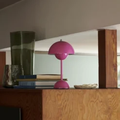 &Tradition Flowerpot Portable Lamp VP9, Tangy Pink, Magnetic Charger -Umage Salgsbutik 5705385036761 4