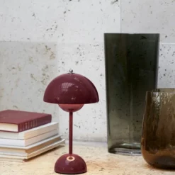 &Tradition Flowerpot Portable Lamp VP9, Dark Plum, Magnetic Charger -Umage Salgsbutik 5705385036778 2