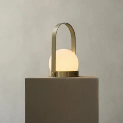 Menu Carrie Table Lamp, Brushed Brass -Umage Salgsbutik 5709262027811 6
