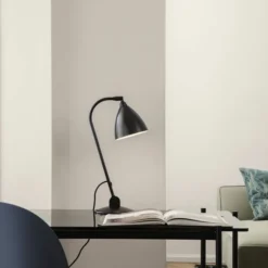 Gubi Bestlite BL2 Bordlampe -Umage Salgsbutik BL2TableLamp TSDesk GUBIDiningChairUnupholsteredWoodBase 1600x1600 1