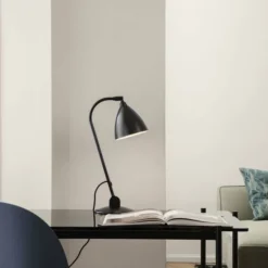 Gubi Bestlite BL2 Bordlampe -Umage Salgsbutik BL2TableLamp TSDesk GUBIDiningChairUnupholsteredWoodBase 1600x1600 3