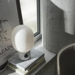 Menu JWDA Table Lamp, Calacatta, Bronzed -Umage Salgsbutik MENU JWDA Marble Lamp