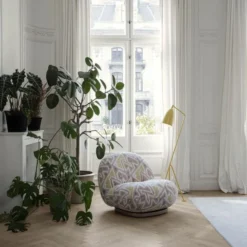 Gubi Grossman Gräshoppa Gulvlampe -Umage Salgsbutik PachaLoungeChair GrasshoppaFloorLamp on 1600x1600 1